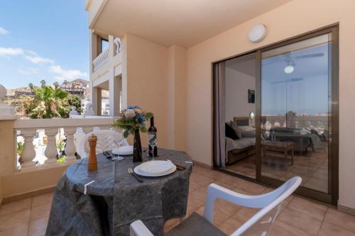Central Studio Apartment Communal Heated Pool