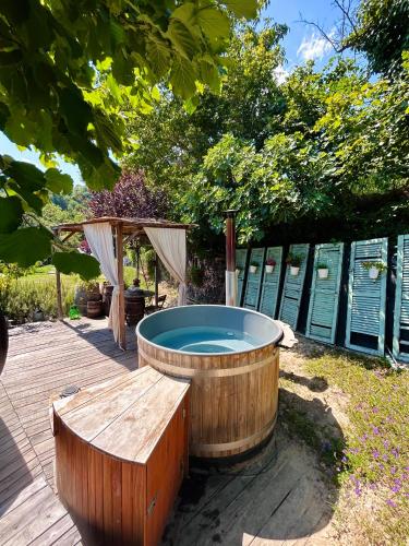 a hot tub in a backyard with a wooden deck at Glamping Il Rifugio dei Marsi in Ascoli Piceno