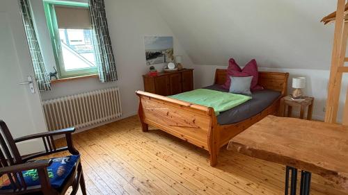 a bedroom with a wooden bed and a window at Ferienwohnung Eule in Kastellaun
