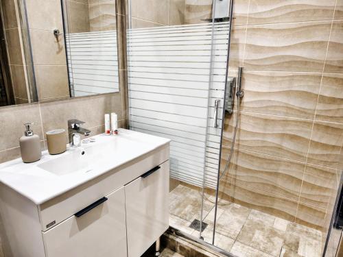 Luxury Apartment on Eleutherias Sq 50m from Metro