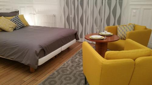 Original apartment hyper-center with terrace