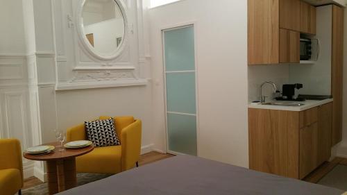 Original apartment hyper-center with terrace