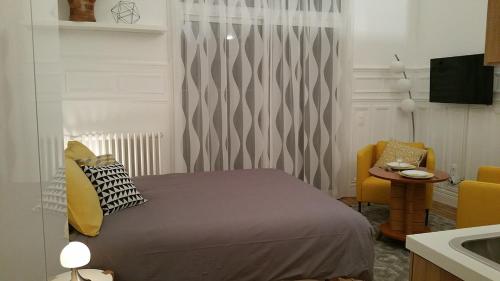 Original apartment hyper-center with terrace