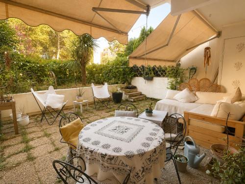 Apartment with private garden, swimming pool, and tennis court