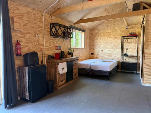 a bedroom with a bed and a tv in a room at B&B Tinkunakama in Ouddorp