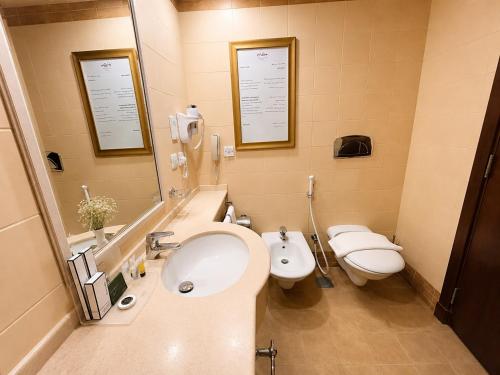 a bathroom with a sink and a toilet at Makarem Al Bait Al Azizia Hotel in Mecca