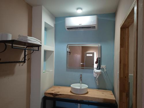a bathroom with a sink and a mirror at Suits hotel boutique in Nuevo Casas Grandes