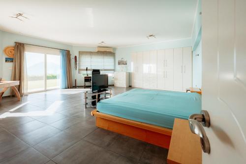 a large room with a bed and a kitchen at Boomerang Villa in Patra