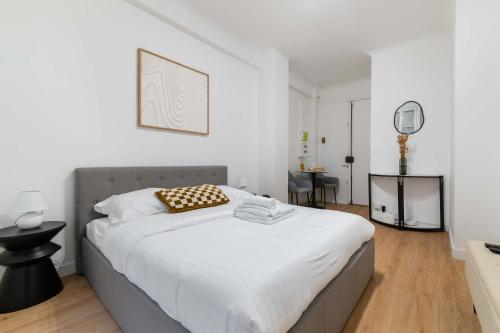 Studio elegant sacre coeur metro anvers - Paris 18 -2P