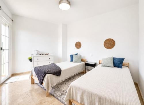 Cozy and quiet apartment with sea views