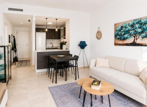 Cozy and quiet apartment with sea views
