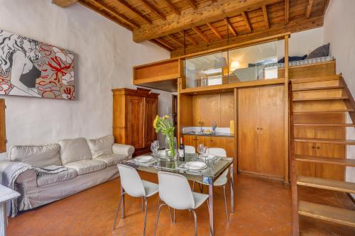 Via Maggio 10 Historic Loft in Oltrarno