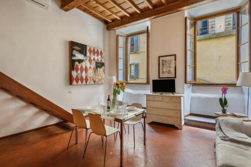 Via Maggio 10 Historic Loft in Oltrarno