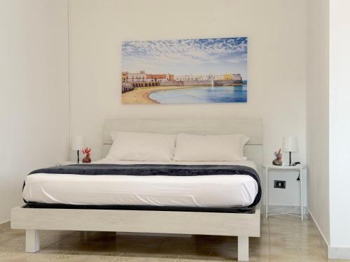 a bedroom with a bed and a painting on the wall at Only Teens - Baia Verde in Baia Verde