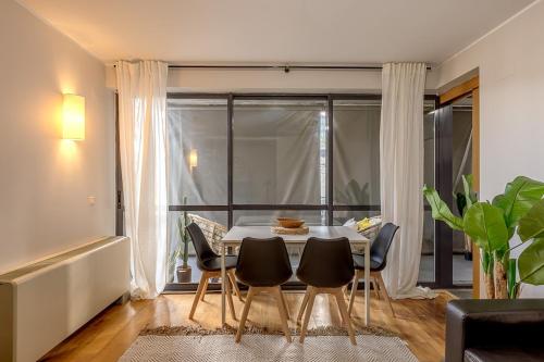 Noir Oriente 1BR apartment