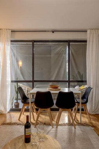 Noir Oriente 1BR apartment