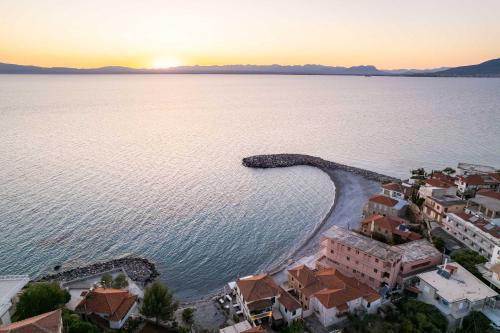 Socrates Suite C4 - Urban Calm by the Sea Kalamata