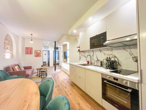 UrbanFlat 224 - Prestige Apartment in center of Paris
