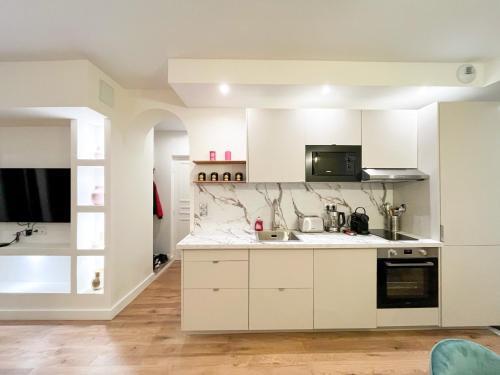 UrbanFlat 224 - Prestige Apartment in center of Paris