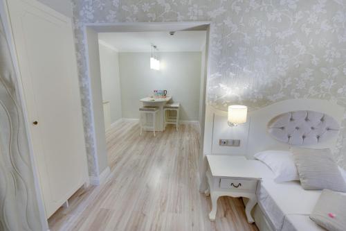 Ένα ή περισσότερα κρεβάτια σε δωμάτιο στο Pinehill Hotel & Suites