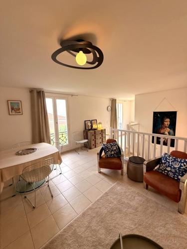 Villa Menton La Pomponette climatisée écrin de verdure a deux pas du centre