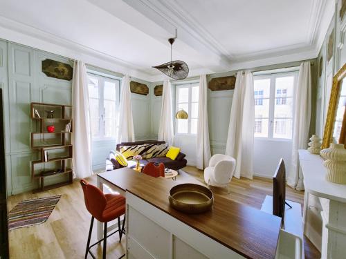 a living room with a table and a couch at Le 17eme - Centre Historique in Auch