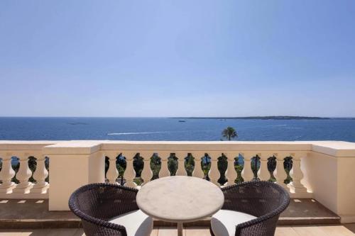 REF 2087 - Cannes - 3-bedrooms apartment with sea view for rent