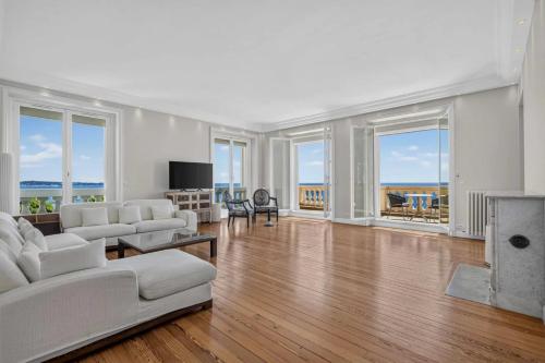 REF 2087 - Cannes - 3-bedrooms apartment with sea view for rent