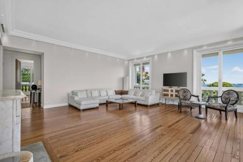 REF 2087 - Cannes - 3-bedrooms apartment with sea view for rent