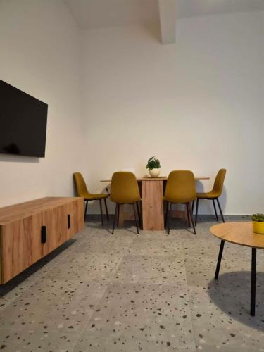 2 bed apartment in Athens Kypseli Heritage