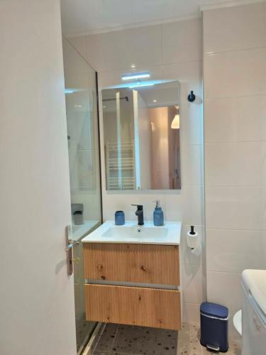 2 bed apartment in Athens Kypseli Heritage
