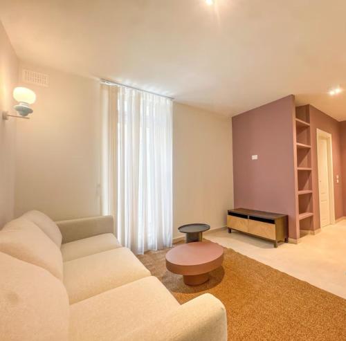 a living room with a couch and a table at Cosy place in Pembroke in Pembroke