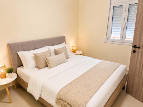 Bright apartment with court yard and swimming pool