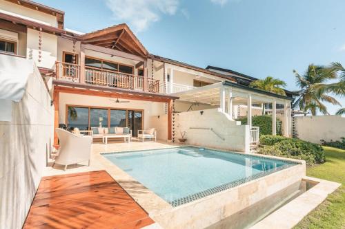 a swimming pool in the backyard of a house at 3BR Beachfront townhouse at Puerto Bahia in Santa Bárbara de Samaná