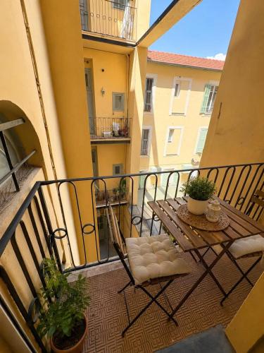 Studio lumineux avec balcon Quartier Libération