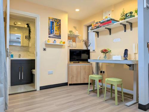 Cosy 2-Bed Free Parking, Near Etihad & City Centre photo 3