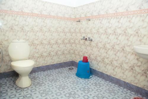 a bathroom with a toilet and a sink at Hotel Srinivas in Cochin