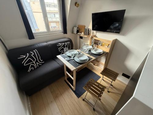 Cozy studio Trocadero and Arc de Triompheand