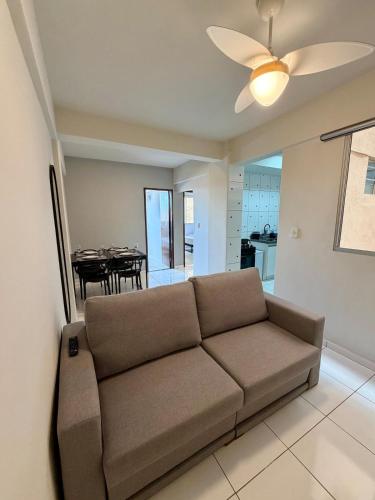a living room with a couch and a table at Apto com 2 quartos e A/C no Centro in Montes Claros
