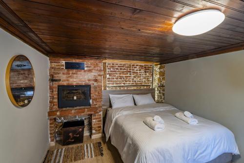 two beds in a room with a fireplace at Silk House in Souflíon