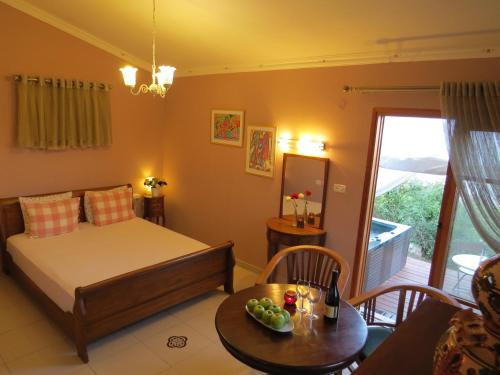 a small bedroom with a bed and a table with a table at BellaTroun Chalet in Kefar Bin-Nun