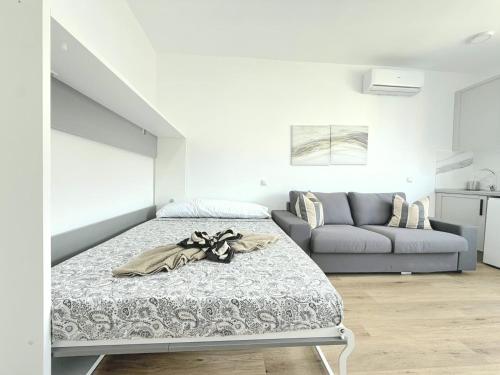 CENT7 - Central Studio with Seasonal Pool, AC and Lift - Torremolinos