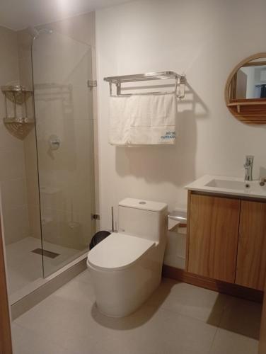 a bathroom with a toilet and a shower and a sink at livejaco405A in Jacó