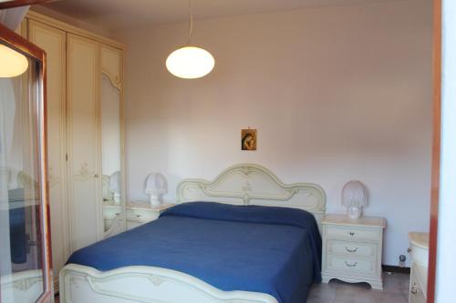 Tempat tidur dalam kamar di Appartamento Grado 5