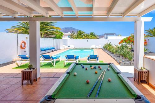 Villa Lomo Blanco by Villa Plus