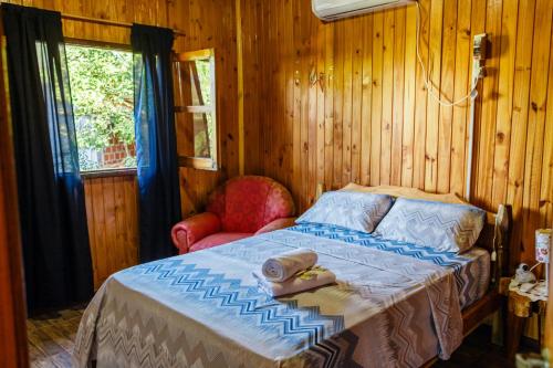 a bedroom with a bed in a wooden room at Casa de la Guayubira in El Soberbio