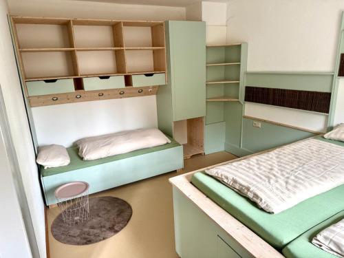 a room with two bunk beds and a rug at Süße Wohnung im Grünen in Weiler