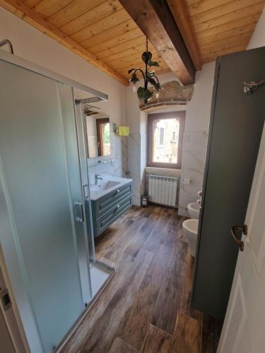 a bathroom with a sink and a toilet at Casa vacanza da GIGI in Calascio