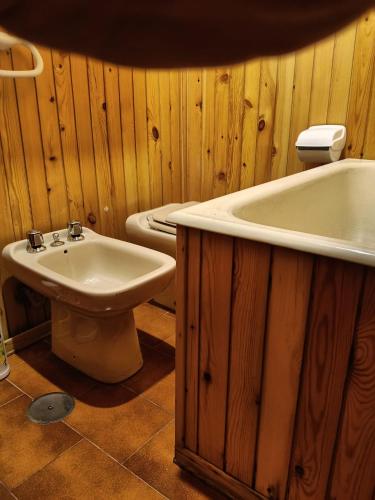 a bathroom with a tub and a toilet and a sink at Montanara Home in Camigliatello Silano