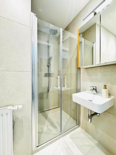 Modern studio for 3 near the Danube and Millennium City